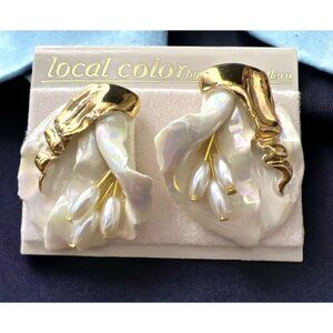 Very Shiny Opalescent White & Gold Flower Post Stud Earrings
